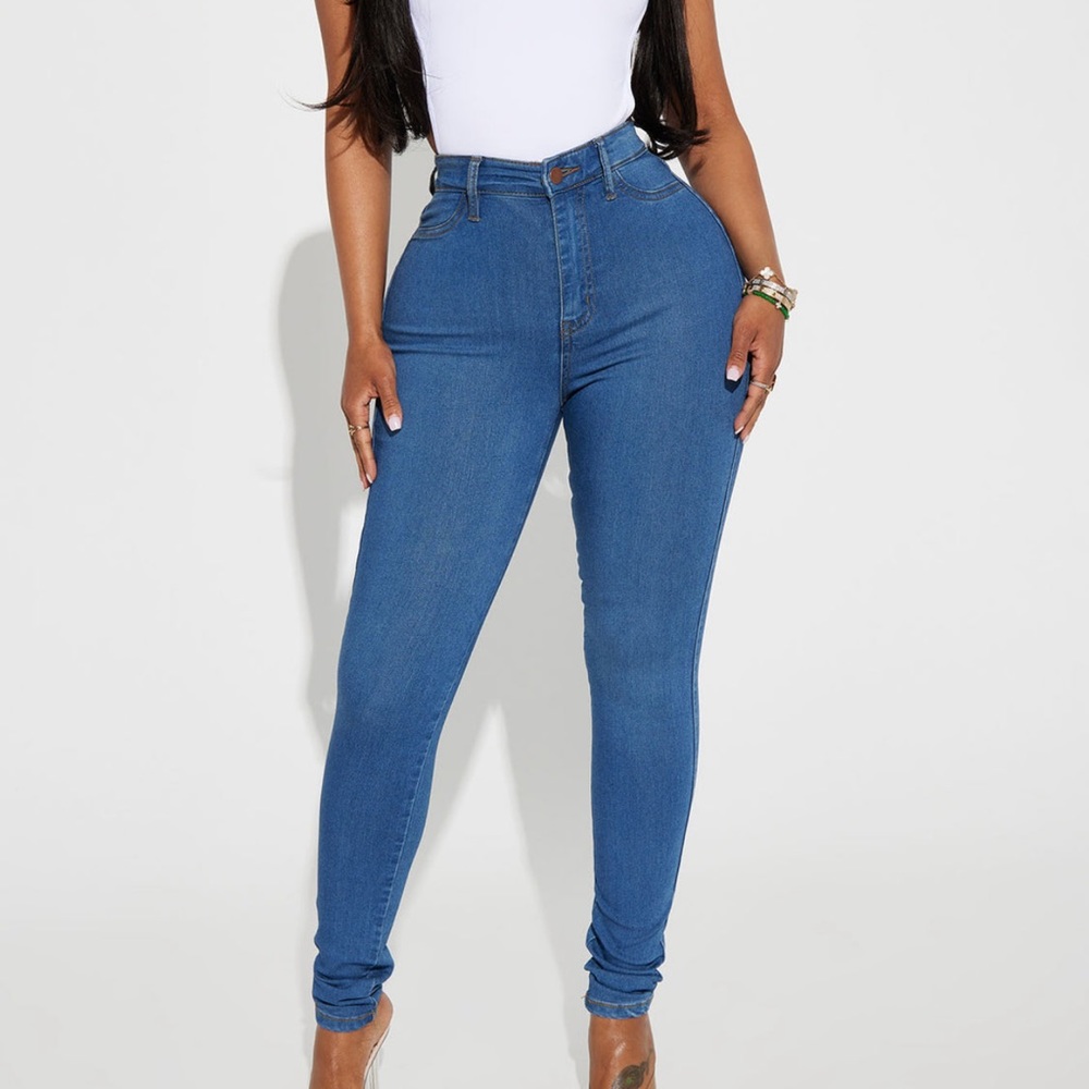 FASHION NOVA Medium blue wash Jeans